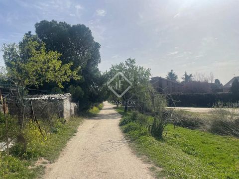 Lucas Fox International Properties offers this 4080m2 plot with a privileged location. It is located in one of the areas with the greatest demand, bordering Monte del Pilar. It is an unconsolidated urban area with excellent building possibilities for...