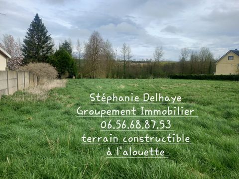 I am pleased to present for sale this building land in Ligny sur Canche. It is located in the Hameau de l'Alouette, right next to Frévent where you have all the shops, doctors, pharmacy, schools and college and about 45 minutes from the beaches. This...