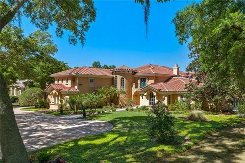 The Florida Lifestyle awaits you in this custom-built estate in the spectacular gated neighborhood! Isleworth Golf and Country Club is an exclusive community on the banks of the infamous Butler Chain of Lakes in Windermere, Florida. Come home to this...
