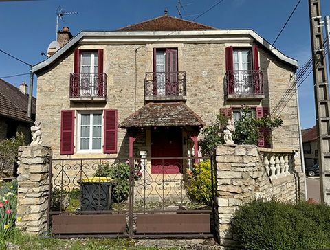 EXCLUSIVITY - 21540 - Baisy-Bas - Old house with a front courtyard of 32 m². On the ground floor: A living/dining room of 30 m², an independent kitchen, a room with fireplace that can make a bedroom on the ground floor, a bathroom with shower and toi...