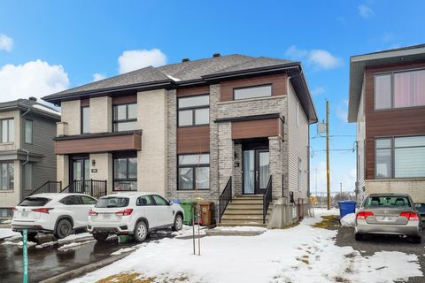 Very beautiful semi-detached house located in Saint-Eustache, construction 2022. The living space with a minimum of division on the ground floor offers you an area spacious enough for the whole family. The central island in the kitchen will of course...