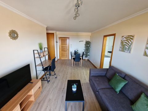 This comfortable apartment has everything you need for your stay in Madeira and everything is new and ready to enjoy. Imagine waking up every morning with a panoramic view of the ocean and the city. Located in a quiet area but at the same time very c...