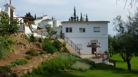 A large and elegant four bedroom private detached villa located in a quiet road in El Rosario, East Marbella. The villa is set on a plot of over 1000m2 and is built over two floors consisting of four double bedrooms with ensuite bathrooms, two studie...