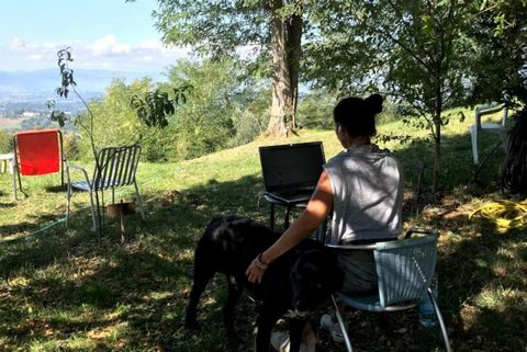 A room with private bathroom in the Villa. It's part of Tertulia Forest Coliving Coworking where you can experience community life style immersed in the amazing Tuscan nature: forest and wilderness from the front door. It’s the perfect base for remot...