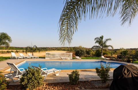 Quinta dos Bravos, is located in a rural area, silence and peace reigns. This property has 2 bedrooms, 1 of them en-suite and 2 c omplete bathrooms in total. The kitchen is fully equipped. The living room has access to wifi and television. Abroad sho...
