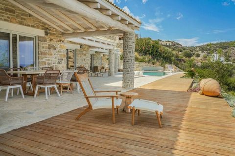 Nuova elegante Villa Ganesha con piscina privata e jacuzzi. Ampia veranda con vista sul mare. Bel giardino, barbecue. Vicino a Komos, Matala, Festos.