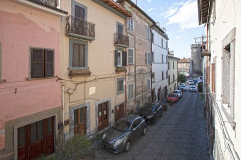 BAGNAIA - A few steps from the main square of Bagnaia, close to all the main essential services, we offer for sale a 50 sqm walkable apartment, located on the first floor of a building consisting of only two residential units. The house consists of a...