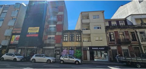 Small mixed-use building for sale, at Rua da Constituição, to be restored, with the possibility of building in height (no project). It has a land area of 134 m2, and a gross built area, per floor, of 54 m2. On the ground floor is allocated a garden a...