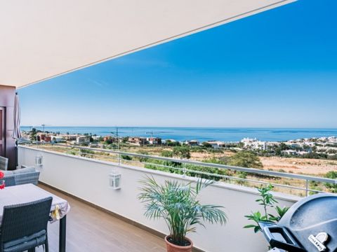 Located on the second floor of a prestigious condominium in Porto de Mós, you will find this lovely two-bedroom apartment. The apartment consists of an entrance hall, 2 bedrooms and 2 bathrooms with one having a balcony and being ensuite, an open pla...