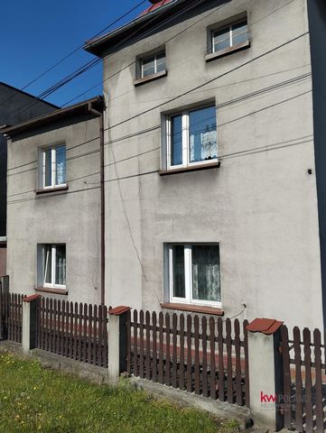 This spacious house with an area of 180 m2 is located at Gliwicka Street in Orzesze. The house was built in the 1960s. The area of the plot is 300 m2. Both on the ground floor and on the first floor there are 3 rooms, a kitchen and a bathroom. The ho...