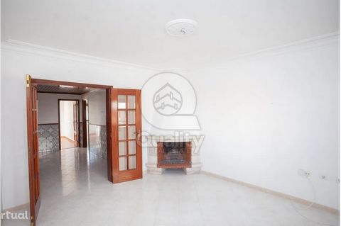 3 BEDROOM APARTMENT WITH STORAGE ROOM Live in the Heart of the Bush! Spacious 4-Room Apartment with Storage Room Looking for the perfect home for your family in Moita? This 4-room apartment is a unique opportunity that you can't miss! Located in one ...