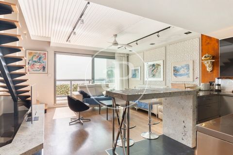 aProperties presents this spectacular duplex apartment with an expanded surface, a magnificent renovated home with luxury qualities and an incredible design, just a step away from Valencia. Located on the eighth floor, it guarantees fantastic views o...