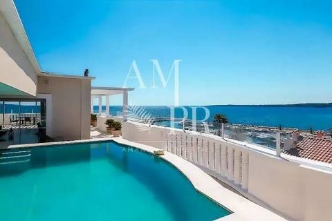 Exceptional Triplex apartment of 515 m² located in the residential area of Palm Beach. Exceptional 240° sea view from Cap d'Antibes to the Lérins islands and Palm Beach. A private heated counter-current swimming pool and solarium This fully air-condi...