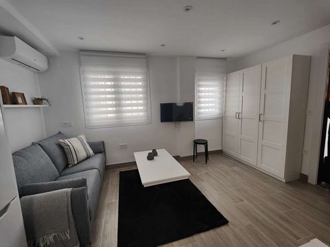 Don't miss this opportunity to rent a cozy studio in the center of Granada! With a privileged location in San Jerónimo, this 35 m2 apartment is perfect for those looking for comfort and proximity to services such as transportation, supermarkets and s...