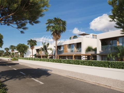 Appartement 4 pièces avec piscine, d'une superficie utile de 94 m² et d'une terrasse de 43 m², situé à Pestana Porto Covo, dans le village de Porto Covo, à 500 mètres de la plage. Cette unité est vendue dans un système de multipropriété, correspondan...