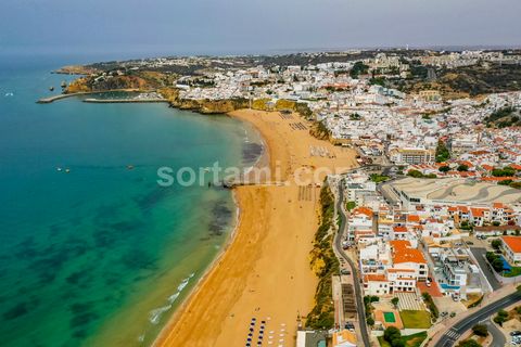 Fantastic one plus one bedroom apartment, walking distance to Albufeira beach. Apartment located in a building very close to Inatel beach in Albufeira. The apartment is sold furnished and equipped, it consists of spacious living and dining room, kitc...