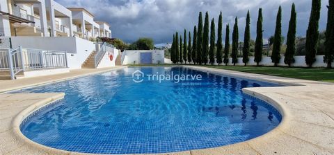 Modern-style 2+1 bedroom town house villa with 3 suites for sale in Albufeira, with carport and pool. 2 fronts The villa has 3 floors, comprising a basement, ground floor and 1st floor. On the ground floor, there is an entrance hall with a lounge, a ...