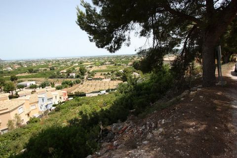 Bebaubares Grundstück von 800 m2 in Montesolana 2 km von Pedreguer Alicante Costa Blanca Es hat Wasser und Strom Es hat einen fantastischen Blick auf das Tal und das Meer Die nächsten Strände sind 15 Minuten entfernt Das größte Einkaufszentrum in der...