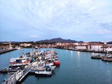 Très grand appartement à Saint Jean de Luz, hyper centre, dans un immeuble de prestige, sublime vue sur la Rhune. A réhabiliter entièrement. Vente confidentielle.