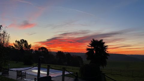 Te koop: Uitzonderlijk huis met gite en zwembad op 2,7 hectare in Saint-Aquilin (Dordogne) Ontdek dit unieke pand gelegen in het hart van de Dordogne, in het charmante dorpje Saint-Aquilin. Gelegen op een perceel van 2 hectare 70 are en 86 centiares,...