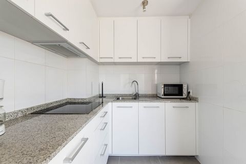 Diese komfortable Wohnung, ideal für Paare oder Familien, bietet einen erholsamen Rückzugsort mit Balkon und Blick auf das Meer in Can Picafort im Norden Mallorcas. Sie bietet Platz für bis zu 3 Gäste und verfügt über zwei Schlafzimmer, eines mit Dop...