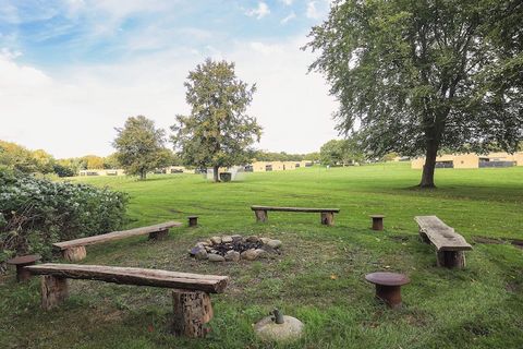 Boendet ligger i de natursköna omgivningarna i Hindsgavls naturreservat och erbjuder en fridfull tillflyktsort med direkt tillgång till både vatten och skog. Gästerna kan välja mellan en rad semesterhus med varierande kapacitet: från lägenheter för 2...