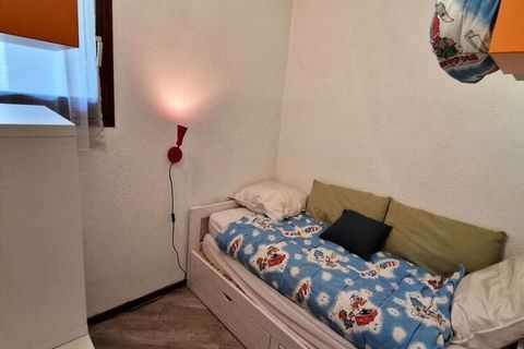 Ten uroczy apartament T2, mieszcz?cy si? w przytulnej rezydencji, oferuje przytuln? przestrze? o powierzchni 23 m², idealn? dla ma?ej grupy lub rodzinnego wypoczynku. Apartament obejmuje sypialni? z ?ó?kiem wysuwanym, salon/jadalni? z rozk?adan? sof?...