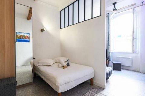 Deze charmante studio van 26 m², gelegen in het hart van de wijk Panier in Marseille, is geschikt voor 2 personen. De studio ligt op slechts 10 minuten van de Oude Haven en biedt een comfortabele woonruimte met een tweepersoonsbed, een volledig uitge...