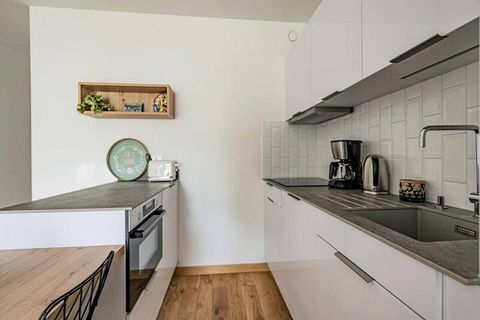 Dit appartement is gerenoveerd met een mooi gezicht, klasse 3 voor twee personen. Capaciteit mogelijk 4 personen. Venez passer vos vacances dans ce T2 bien agence à 100 m van het grote strand van Trez, op een 2e verdieping van een residentie met asce...