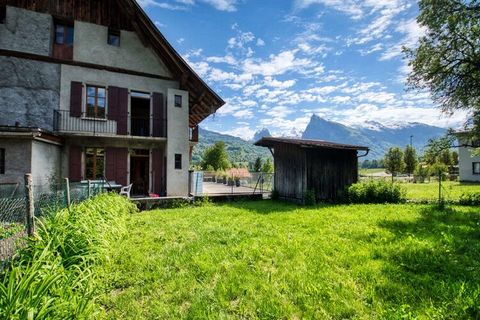 Cette chaleureuse maison de village mitoyenne, située au coeur de Morillon, propose un appartement lumineux et spacieux conçu pour accueillir jusqu'à 6 personnes. L'appartement comprend une chambre avec un lit de 160x190 cm et un lit de 90x190 cm, et...