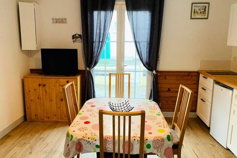 Charmant appartement type 3, bestaande uit een woonkamer, een gerenoveerde keuken, een badkamer met toilet, 2 slaapkamers (een met een tweepersoonsbed en de andere met een stapelbed). In het hart van het resort en dichtbij het strand (200m) en de win...