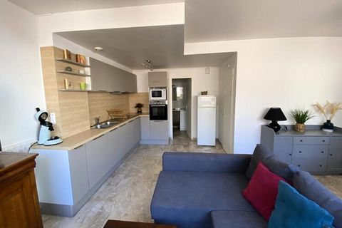 ! CLASSIFICA 2 ÉTOILES ! Venez profiter d'un emplacement idéal, à deux pas de la Grande Plage des Sables D'Olonne, du marché Arago et des nombreux restaurant cet appartement récent de 43 m² constitue le pied-à-terre parfait pour votre escapade. Cette...