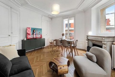 Ervaar de Parijse elegantie in dit prachtig gerenoveerde appartement met 3 slaapkamers, gelegen in een Haussmann-gebouw in een van de meest levendige buurten van de stad. Deze accommodatie ligt op slechts 100 meter van de charmante rue Mouffetard en ...