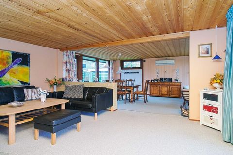 In the lovely Bjerge Nordstrand you will find this cottage with good bedrooms and annex. The house has a wood burning stove and air pump to minimize electricity consumption, as well as a good separate kitchen and large well-appointed dining and livin...