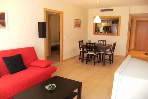 Apartament en L´Escala posseeix 2 dormitori(s) i capacitat per a 6 persones. Allotjament de 53 m². Es troba a 600 m del supermercat, 900 m de la platja de sorra, 15 km del camp de golf, 600 km del supermercat, 15.000 km del camp de golf i envoltada d...