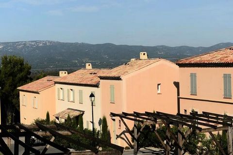 Située entre les Alpilles et le Lubéron, au sein du magnifique domaine de Pont-Royal-en-Provence (180 hectares), la résidence  Les Coteaux de Pont Royal fait face au superbe Massif du Lubéron. Vous bénéficierez d'un cadre exceptionnel pour profiter d...