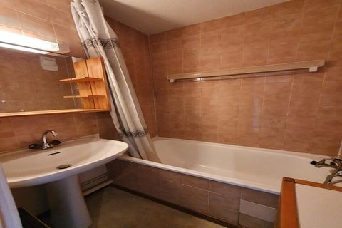 Het appartement in Les Deux Alpes heeft 1 slaapkamer(s) en kan gereserveerd worden tot 6 personen. Accommodatie De accommodatie heeft een oppervlakte van 40 m² iscomfortabel ingerichte en is zeer ruim, met uitzicht de bergen en de skipiste. De woning...