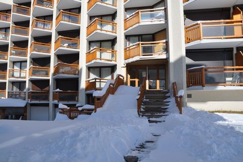 Het appartement in Les Deux Alpes heeft 1 slaapkamer(s) en kan gereserveerd worden tot 6 personen. Accommodatie De accommodatie heeft een oppervlakte van 42 m² iscomfortabel ingerichte en is goed belicht, gelegen direct aan de skipiste, met uitzicht ...