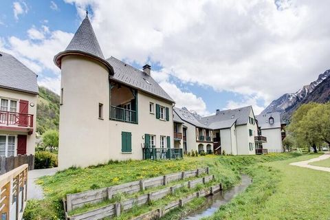 Welkom in uw vakantieappartement in Loudenvielle, gelegen in de charmante Résidence Vacanceole Les Jardins de Balnéa***. Gelegen in het hart van de Hautes-Pyrénées, biedt dit appartement de perfecte uitvalsbasis voor een verkwikkende vakantie, omring...