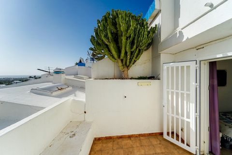 Este bungalow está ubicado en el complejo Ataitana Pueblo, en pleno corazón de Sonneland. Su localización es inmejorable: situado en la calle principal, ofrece una cercanía excepcional a todos los servicios necesarios para tu día a día. A tan solo un...