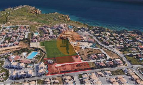 We present a magnificent plot of land with 1,176 m², located in the prestigious area of Porto de Mós, Lagos. This plot offers an excellent building area and allows the creation of a detached 3-bedroom villa with two floors above ground and a function...