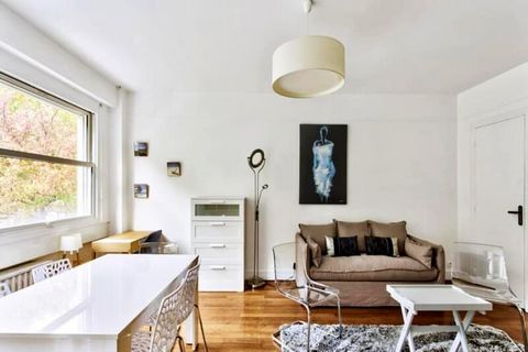 This charming and spacious 62-square-meter apartment, nestled in the serene Vaugirard district, is perfect for up to 4 guests. Situated on the 1st floor of a residence with an elevator, it offers a peaceful retreat overlooking a leafy park. The apart...