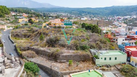 Discover this land in the village of Icod de Los Vino, where you will enjoy a quiet village with all the services at hand. This land has an urban part, where you can build up to two floors high and with a rustic part, a perfect space to enjoy the out...