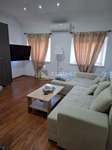 Location: Zadarska županija, Zadar, Poluotok. ID CODE: 452 Esquire Real Estate d.o.o. Mob: ... E-mail: ... ...