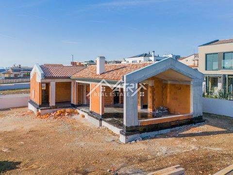 Poreč, Umgebung - Luxuriöses einstöckiges Haus mit Pool in der Nähe des Meeres und des Dorfzentrums mit freiem Blick auf das Meer und die Natur! Möbliert! Zum Verkauf steht diese modern ausgestattete und möblierte Villa mit Swimmingpool mit einer Ges...