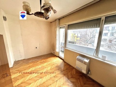 RE/MAX is pleased to present you a one-bedroom apartment in the Shirok Center district. The apartment has an area of 62 sq.m. with an adjoining attic of 15 sq.m. and a basement of 12 sq.m. Replaced PVC windows everywhere, the flooring is laminate and...