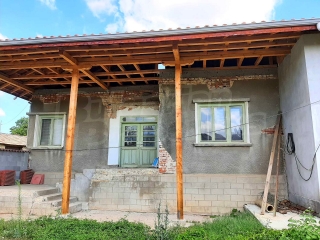 Price: €39.990,00 District: Veliko Tarnovo Category: House Area: 240 sq.m. Plot Size: 2700 sq.m. Bedrooms: 4 Bathrooms: 1 Location: Countryside House with spacious garden We offer to your attention a house in the village of Sushitsa, located 15 km fr...