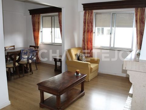 Cozy apartment situated on the third floor of a well-located building, ideal for those who value convenience and accessibility. The property offers two bedrooms, one of which is equipped with a built-in wardrobe, a spacious living and dining room wit...