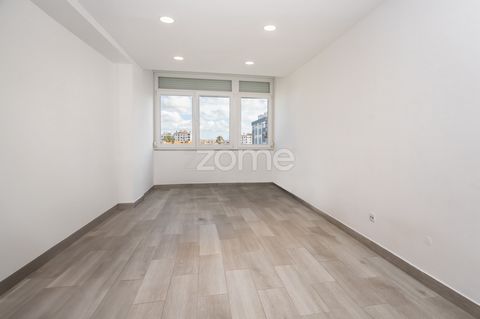 Identificação do imóvel: ZMPT573066 Renovated 3 bedroom apartment | Quinta da Boa Hora - Seixal This 3-bedroom apartment, located in Quinta da Boa Hora, is the ideal choice for those who value comfort, functionality and a privileged location. Featuri...