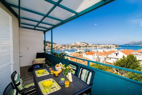 Apartment Radovan is located in Gruž, only 10 minutes ride away from the famous Old Town of Dubrovnik. If you want to spend your vacations in peace and quiet environment, far from the city crowds, and also to have nearby all you need during your holi...